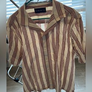Abercrombie men’s short sleeve resort style shirt. NWT size Large.